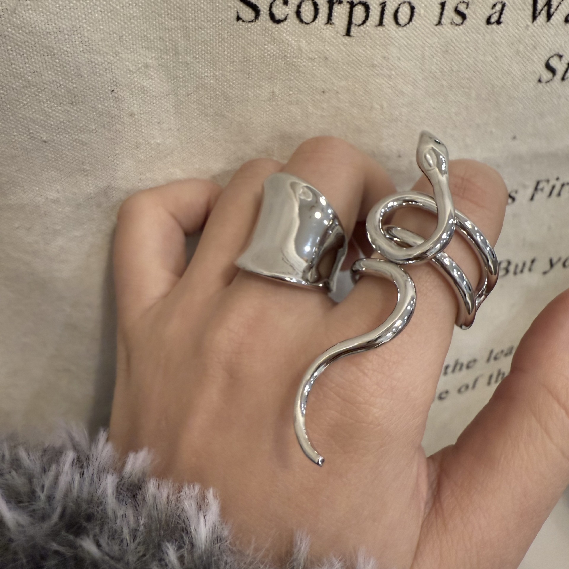 銅電鍍靈蛇開口戒指設計感小眾個性開口蛇形食指輕奢綠鋯戒指新款