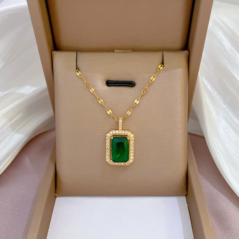 Emerald Square Pendant Necklace With Gold-plated Luxury Design_voghion.com