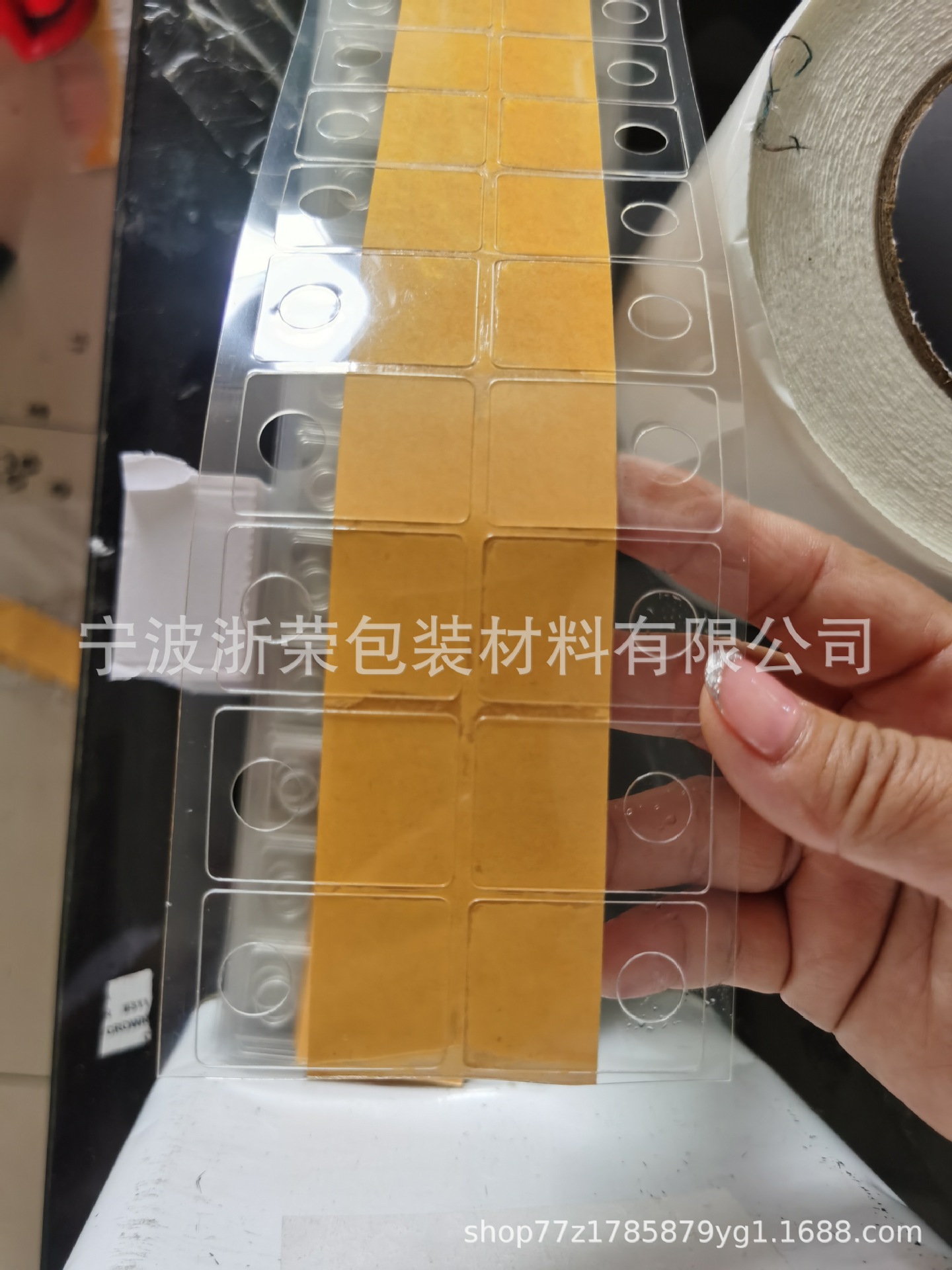 PVC挂钩 自粘PET飞机孔挂钩 厂家供应 PVC挂钩贴