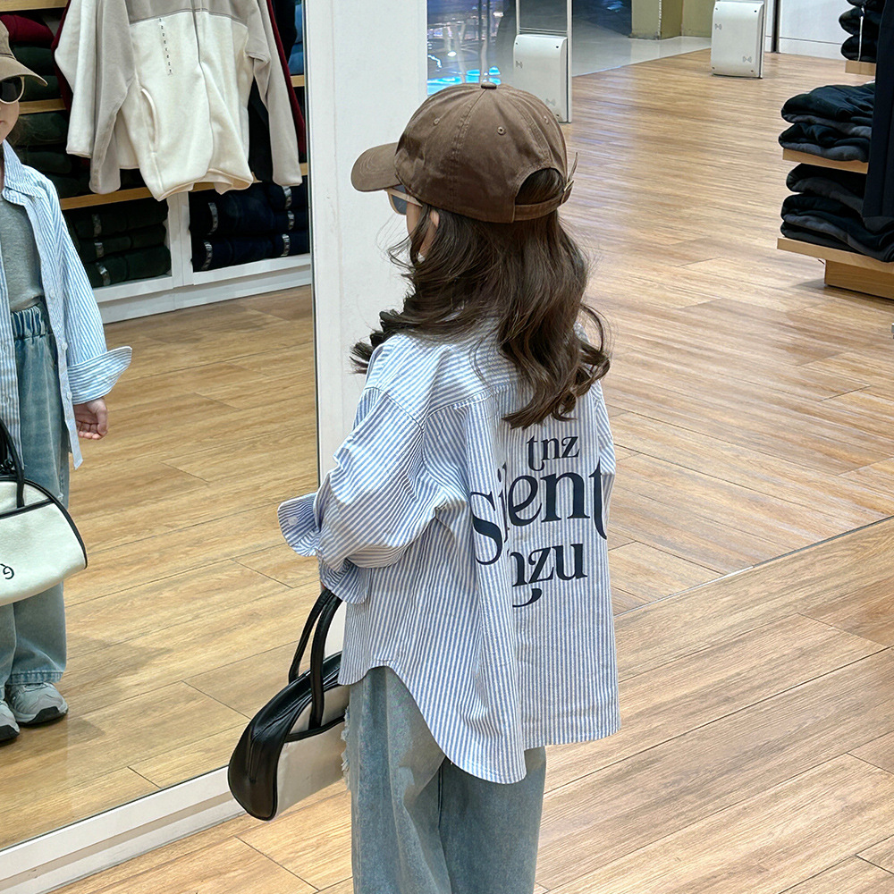 Corea del Sur ropa para niños y niñas camisa a rayas 2024 primavera nuevas niñas letra impresa camisa suelta fuera