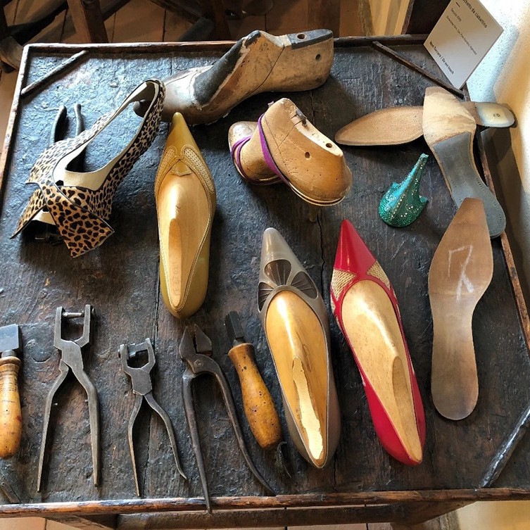 ԴͷֱѹŷԶʹ켣ϽǰӦ