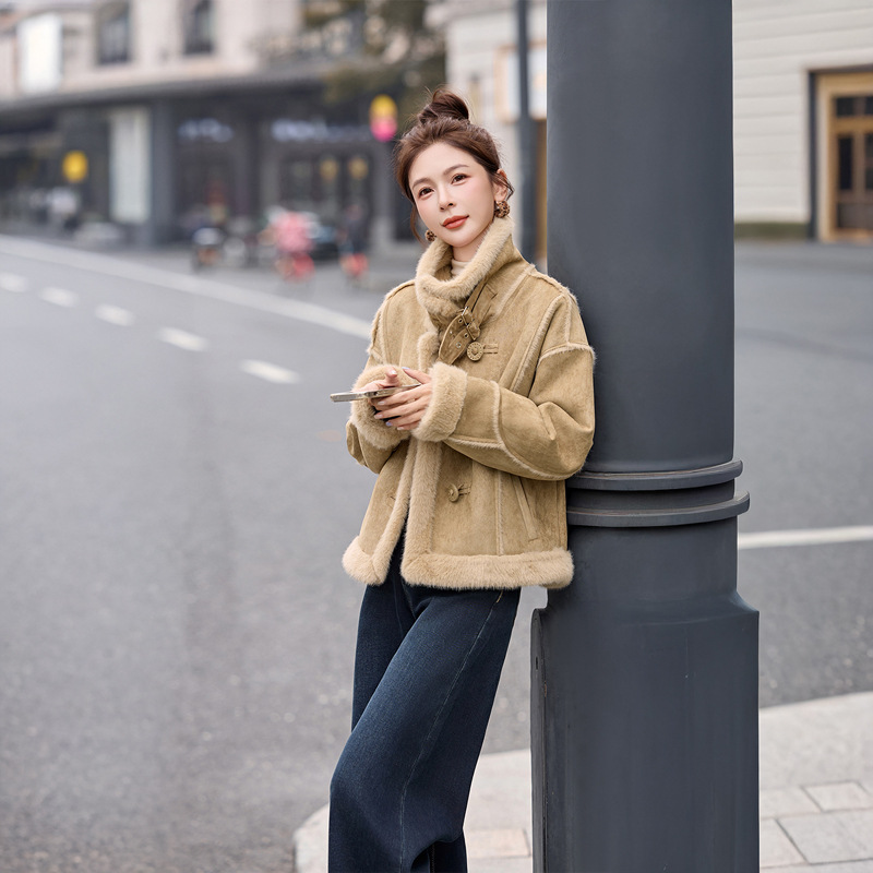 Fur Integrated Imitation Lamb Wool Thick Outwear for Women Winter 2025 New Style Suede Warm Motorcycle Jacket Top