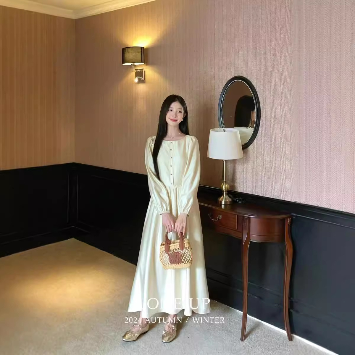 Elegant sophisticated autumn long-sleeve