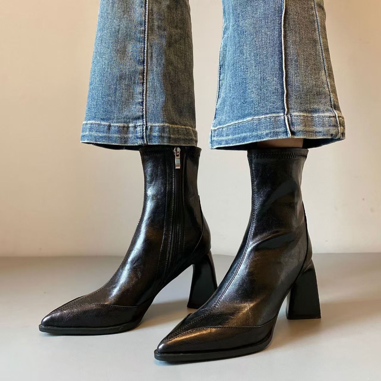 法式尖头高跟短靴女2025年秋冬季新款黑色粗跟瘦瘦靴短筒靴子女靴