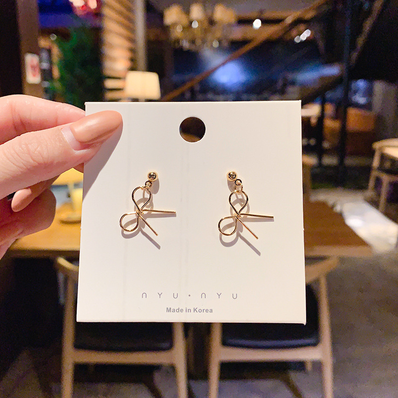 Pendientes de perlas, pendientes de estilo caliente, lujo ligero, pendientes simples de celebridades de Internet, accesorios de Yiwu, venta al por mayor