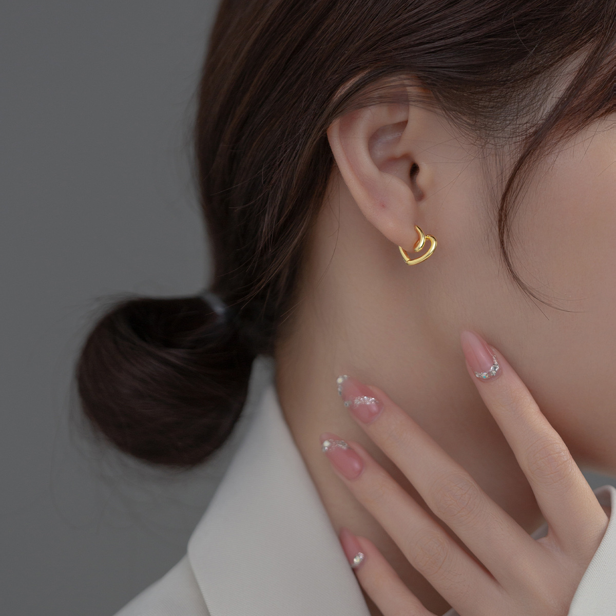 Eloch s925 plata esterlina hueco línea de amor botones de orejas cardíaco simple aretes frescos M02330