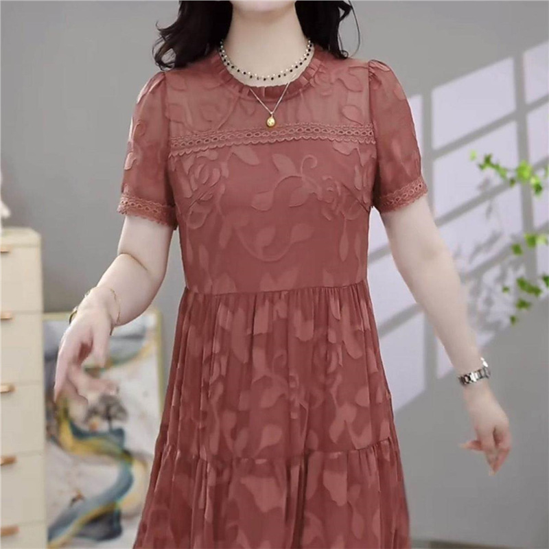 高级芙蓉丝法式洋气时尚剪花工艺连衣裙2024夏季新款显白减龄裙子