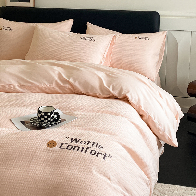 Estilo de clase A algodón waffle bordado de cuatro piezas conjunto simple 100 algodón hoja de cama edredón cubierta hoja equipada 4-piezas conjunto lote