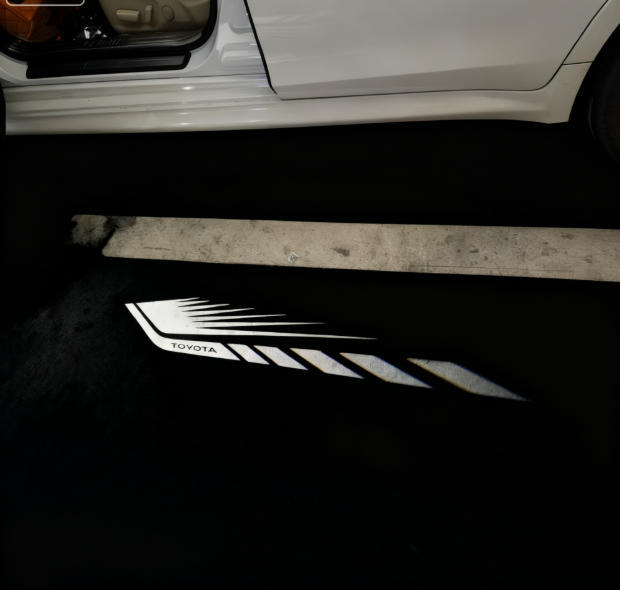 Aplicable a TOYOTA SENA SIENNA lámpara de bienvenida, lámpara de puerta de vidrio no desvanecida, luz de piso de atmósfera