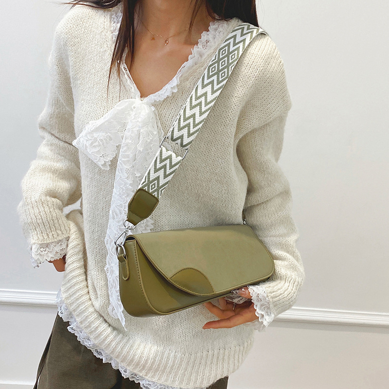 Bolsos pequeños con textura transfronteriza 2025 verano nuevo estilo bolso femenino diseño de nicho bolso de hombro retro bolso de mensajero con correa de hombro ancha