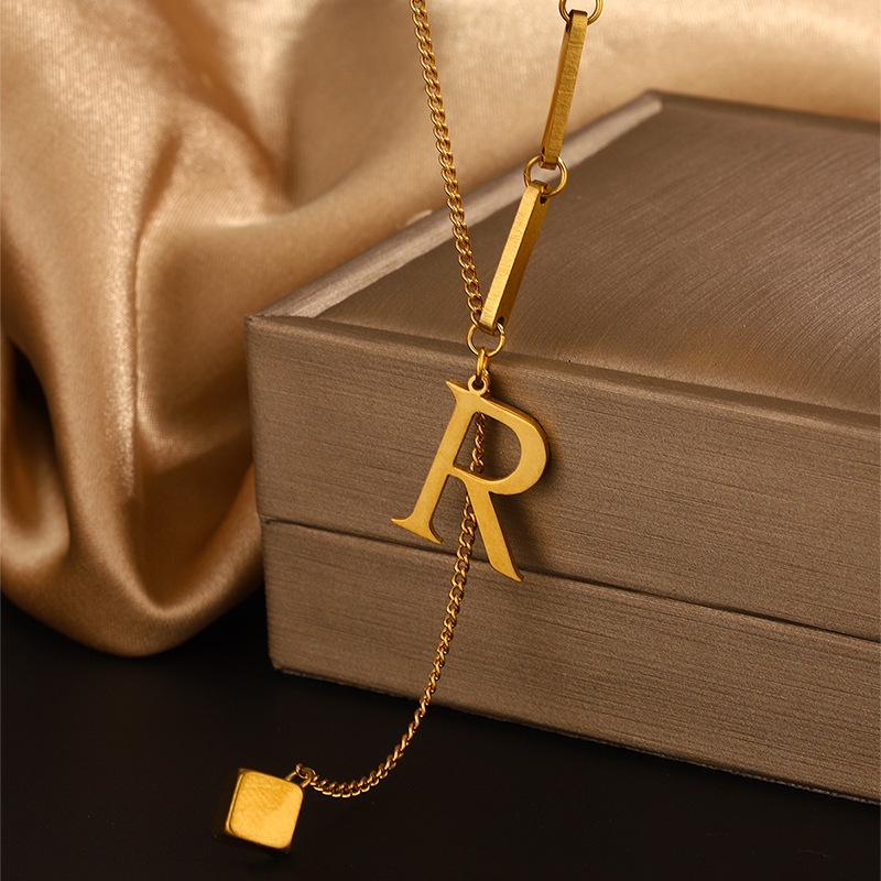 定制时尚小众项链饰品钛钢流苏字母R女小方块吊坠个性气质首饰