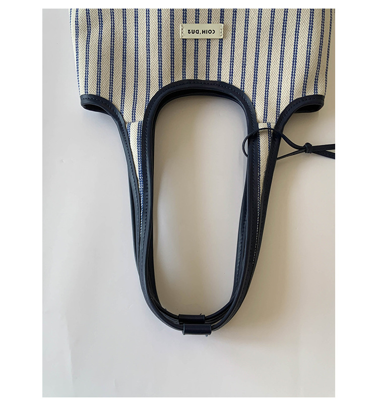 2025 Casual Commuter Tote bag, women's niche striped simple and fashionable hand-held shoulder bag, large-capacity underarm bag Item Picture
