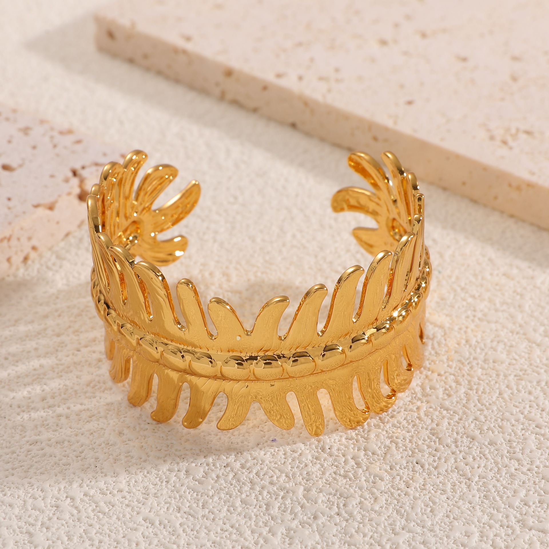 Europa y los Estados Unidos oro galvanizado imitación de frita abertura pulsera temperamento pulsera de moda transfronteriza lujo ligero alta sensación de joyas al por mayor