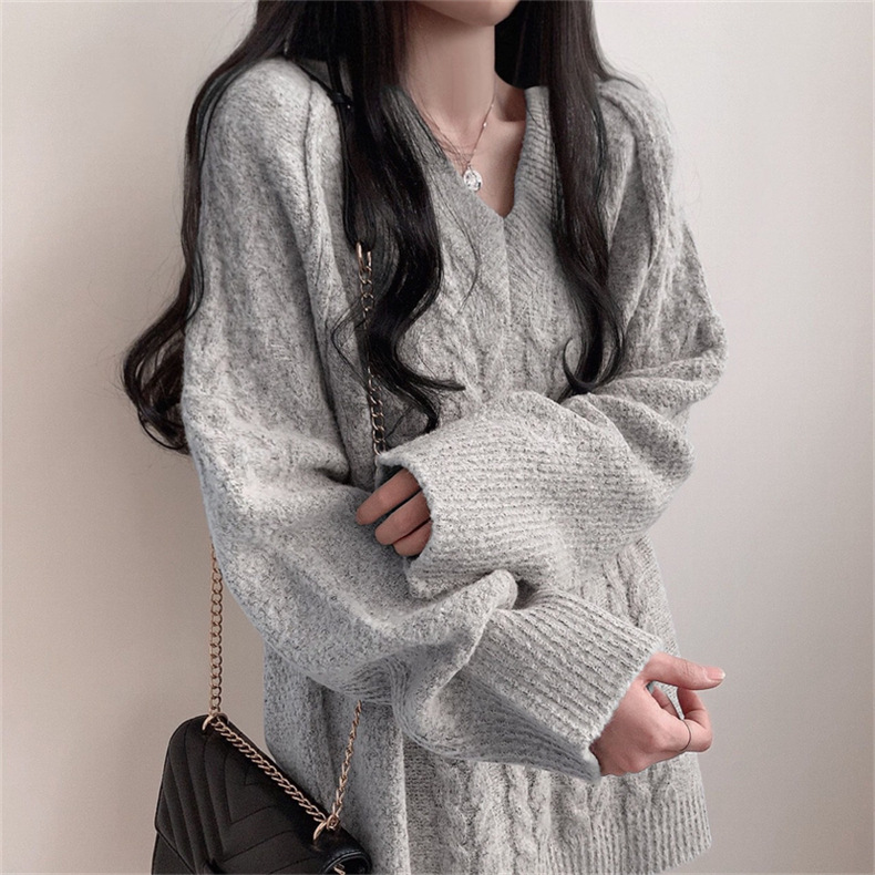 秋冬新款v领毛衣女 中长款大码麻花套头针织衫慵懒风纯色胖MM外套
