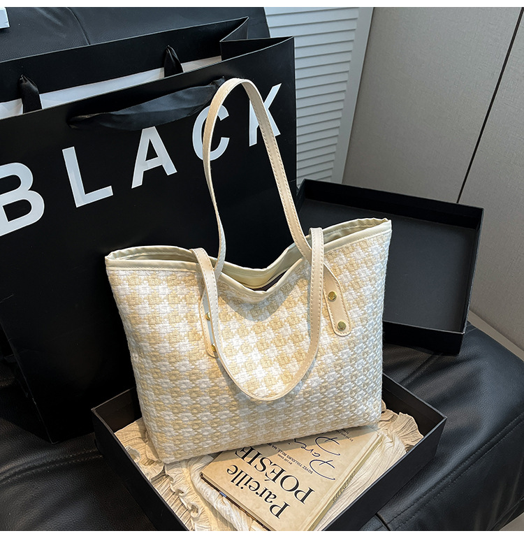 Casual commuting women's bag 2025 Spring checkered simple, stylish and trendy single-shoulder crossbody bag tote bag undefined