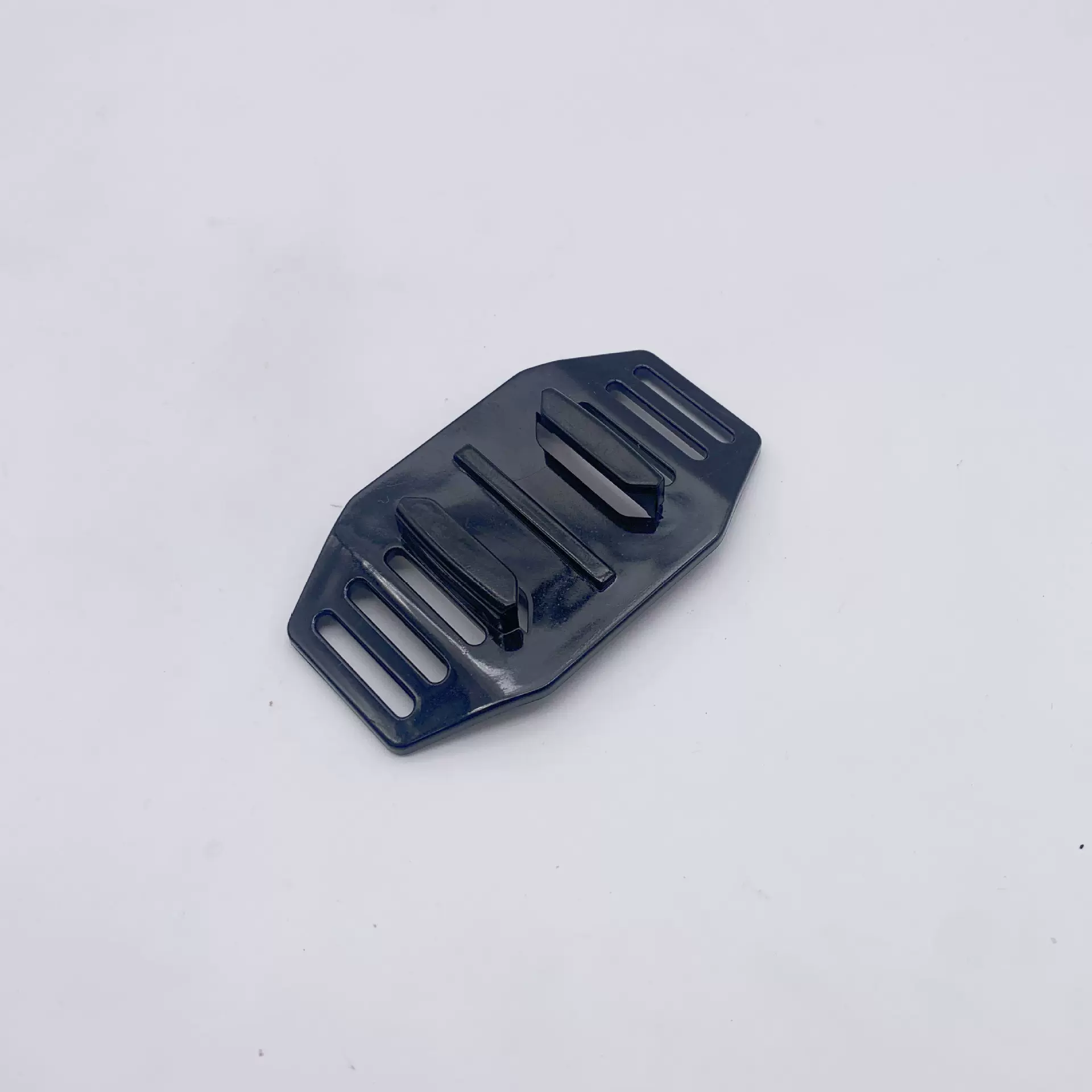 gopro头盔扣运动相机头盔固定底座小蚁山狗头盔捆绑带塑胶配件