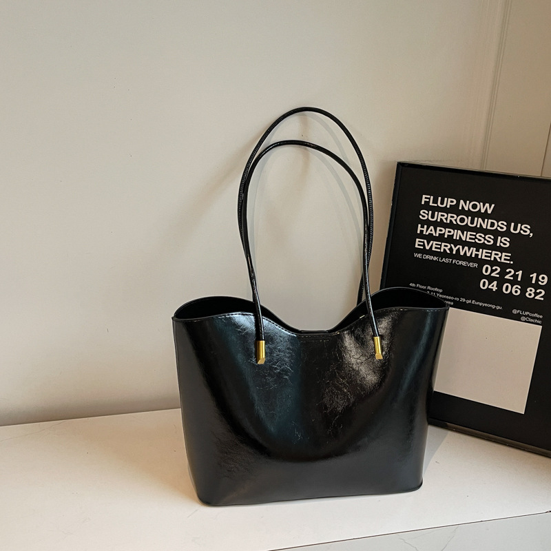 2025 nuevo bolso de mujer universal nicho de moda alta sensación de bolso de mujer de viaje de moda retrógrado aceite pitot bolso de hombro