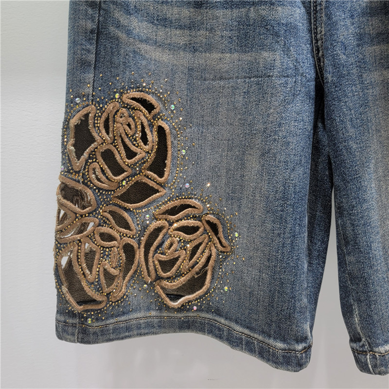 Bermudas de Mezclilla de Cintura Alta con Bordado de Flores y Corte Recto