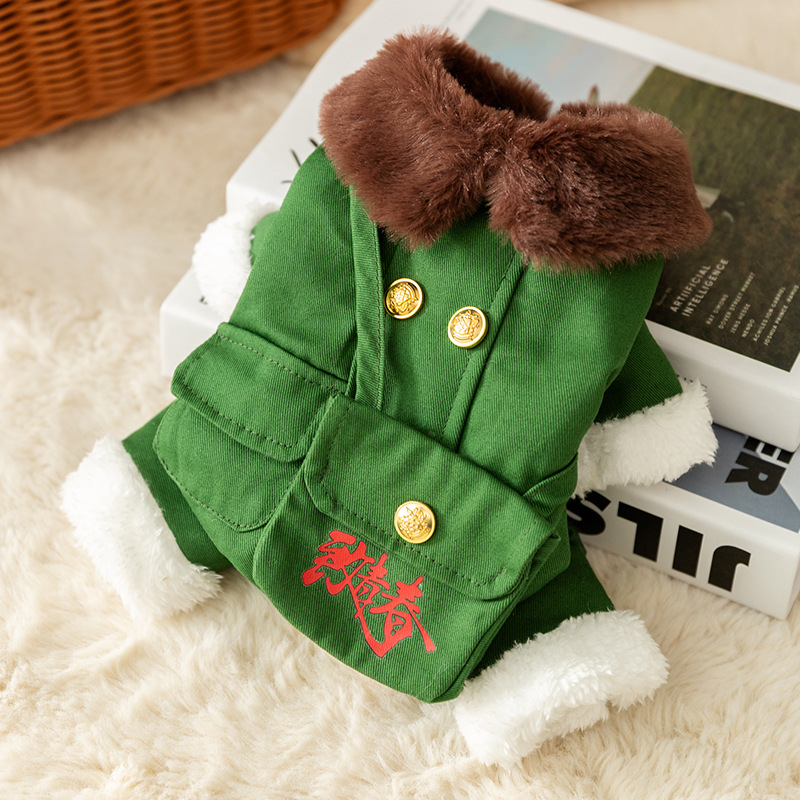 Northeast Army abrigo a prueba de frío Lei Feng mochila de cuatro patas ropa de algodón acolchado gruesa primavera y otoño ropa para perros al por mayor