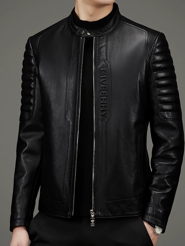 Short demi-season down jacket for leisure