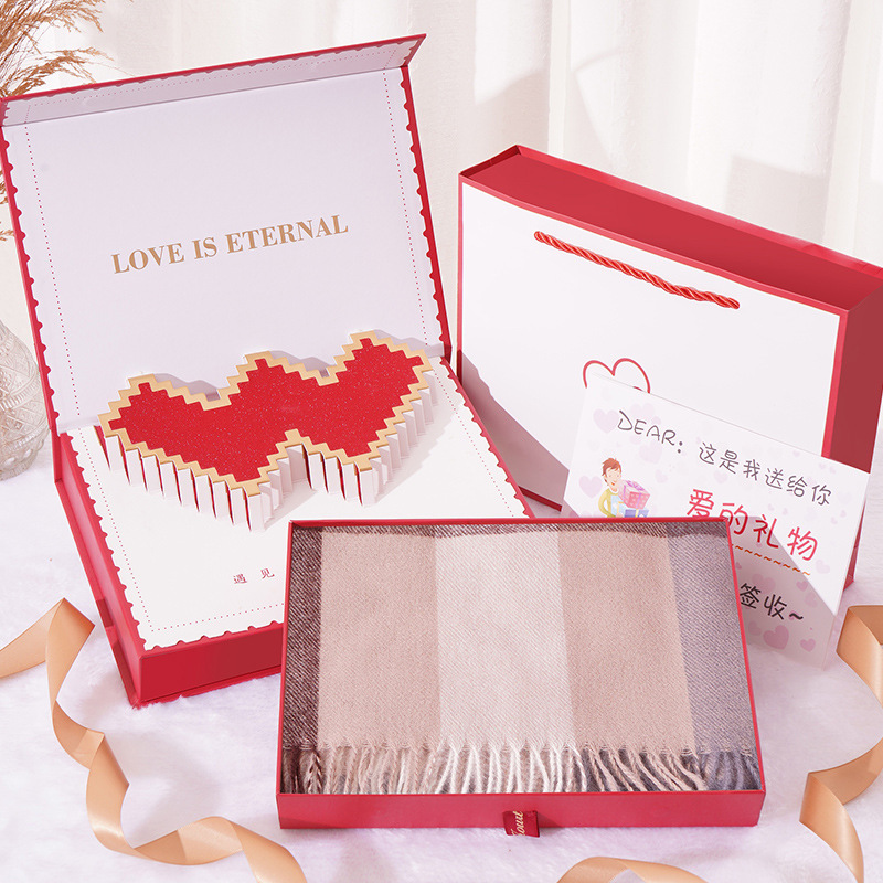 Heart-warming gift box + light-colored plaid scarf