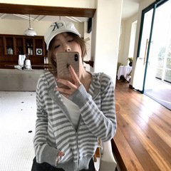 条纹连帽长袖针织衫外套女2025秋季新款韩系显瘦短款开衫上衣chic