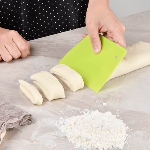 Wholesale plastic flour scraper, trapezoidal cake cream dough cutter, rice roll scraper baking tool