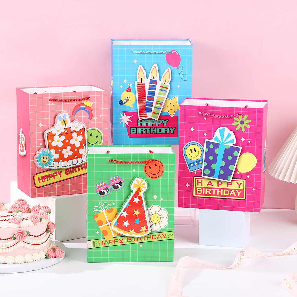 卡通贴片生日礼品包装袋节日派对伴手礼纸袋手提可爱彩印白卡纸袋