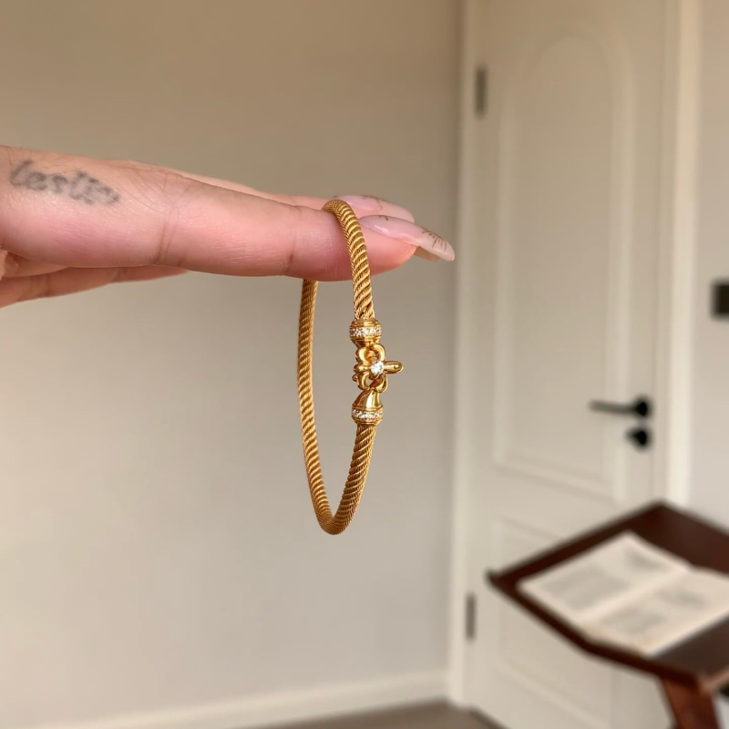 Real Gold 24K Electroplated Strong Color Retention Italian Golden Iris Twist Bracelet with Diamonds Accessible Luxury Niche Exquisite High-End Real Gold 24K Electroplated Strong Color Retention Italian Golden Iris Twist Bracelet with Diamonds Accessible Luxury Niche Exquisite High-End