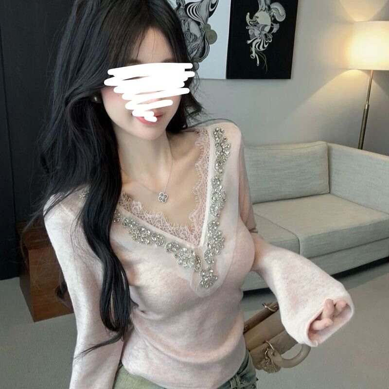 Chanel-style heavy-duty rhinestone lace velvet top for women, new autumn and winter collection, high-end V-neck maternity base shirt