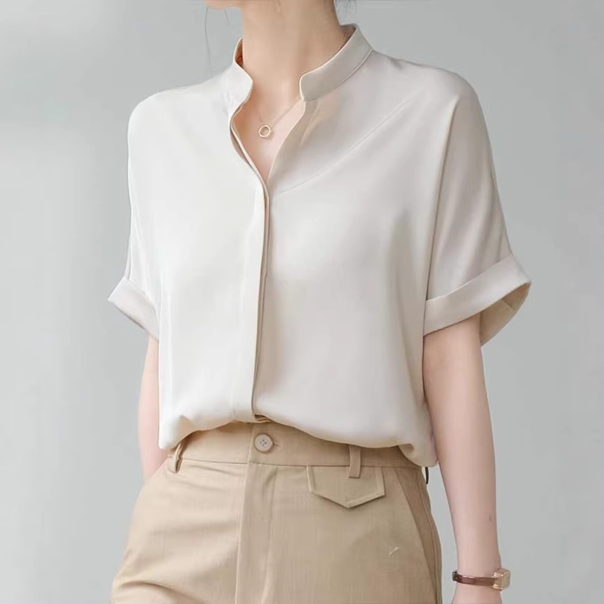 Áo sơ mi nữ JACOOBS cổ V tay ngắn chất liệu satin giả acetate màu mơ — màu trắng, màu mơ