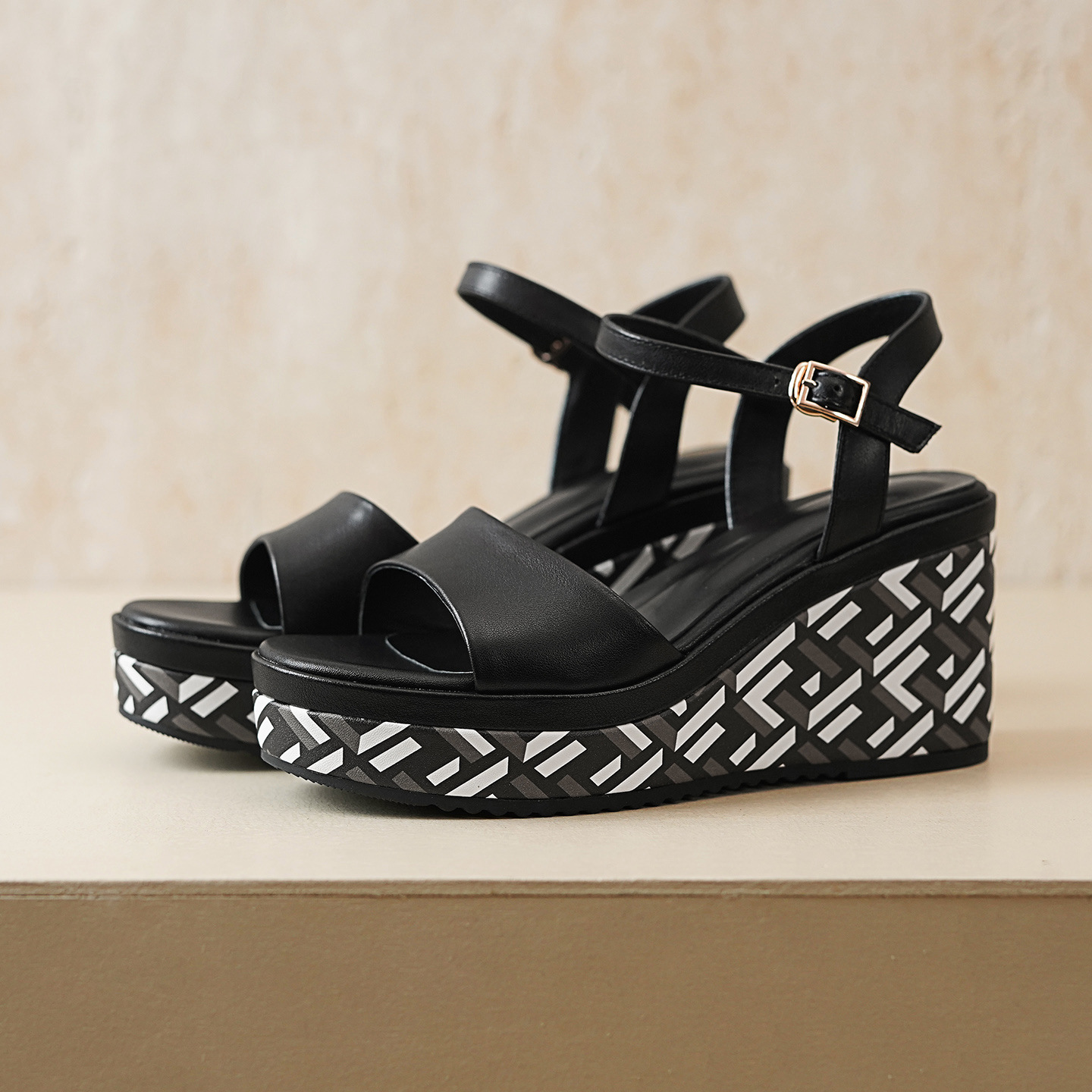 Sandal cao gót nữ hở mũi quai ngang khóa, đế dày 8.5 cm, phối màu — đen chi tiết 9