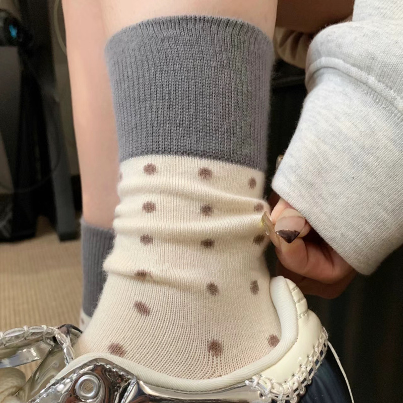 Retro Japanese mixed sense ~ round socks women's mid-calf socks new versatile women's elegant all-match polka dot princess pile socks