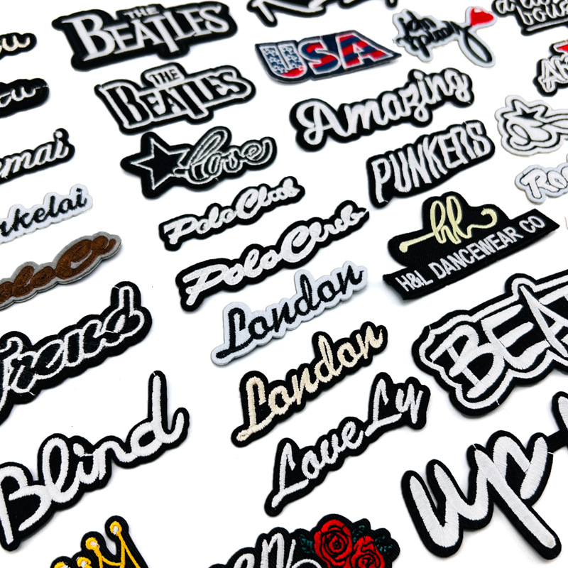 英文字母logo徽章刺绣布贴现货批发异形字母补丁贴电脑绣花标贴布