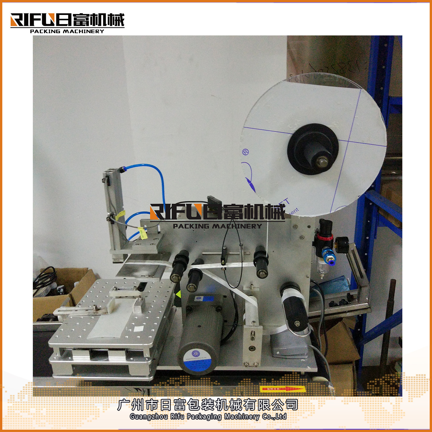 广州半自动防晒霜平面贴标机 辣椒酱方瓶贴标设备 方型纸盒贴标机