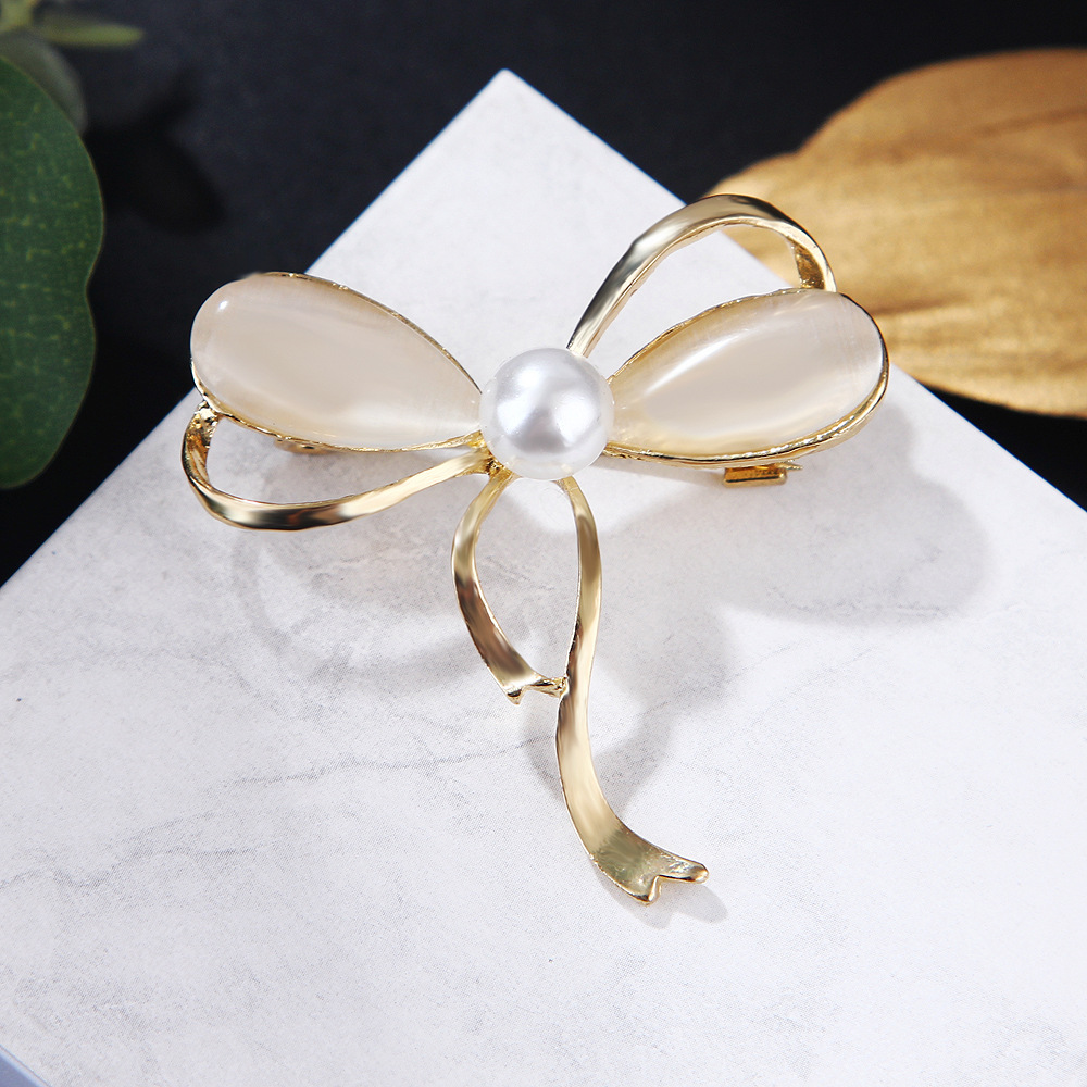 Fashion Bow Knot Alloy Women's Brooches display picture 1