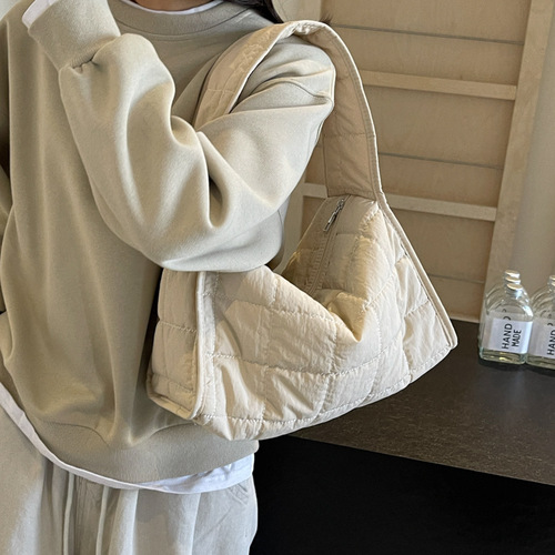 2025 Autumn/Winter New Trend Ins Checkered Rhombus Nylon Canvas Shoulder Crossbody Lunch Bag with Large Capacity for Women