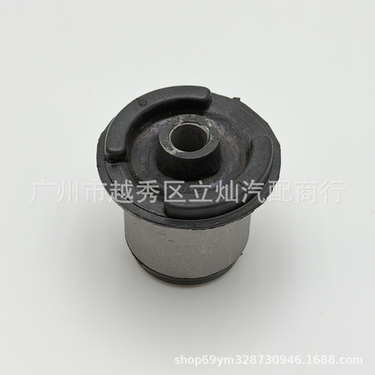 Suitable for Hummer H2 03-09 Front Axle Rubber Sleeve, Front Differential Rubber Sleeve, Fixed Front Axle Rubber Pier 88963599