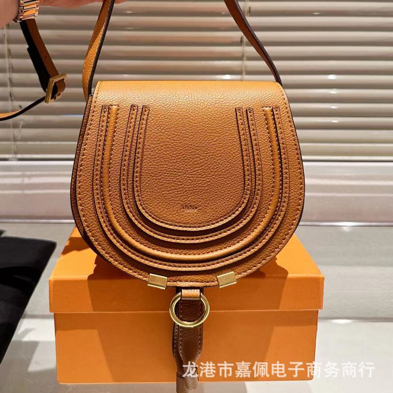 Vintage Western Rivet Half-Moon Saddle Bag Bohemian Style Women's Bag Single Shoulder Crossbody Mati Bag Retro