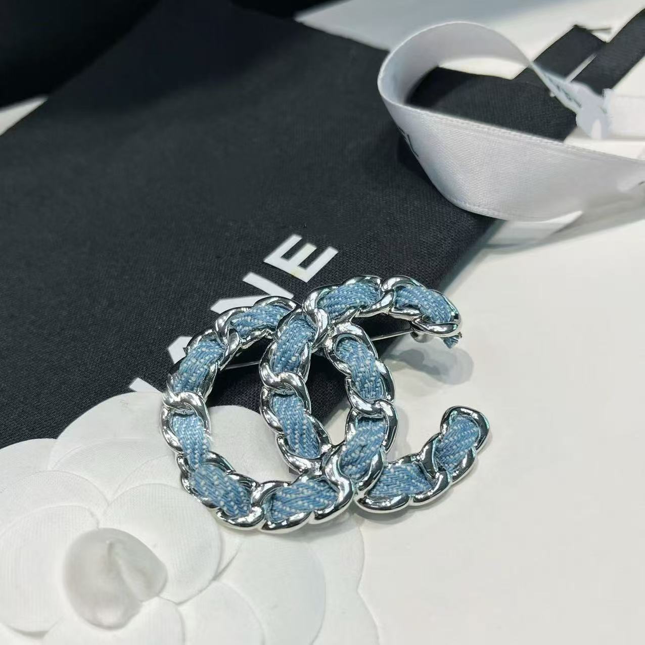Classic Chanel-Style High-End Gold-Plated Brooch, Fashionable Retro Star Ocean Personality Trend, Sweet and Cool Heart Design