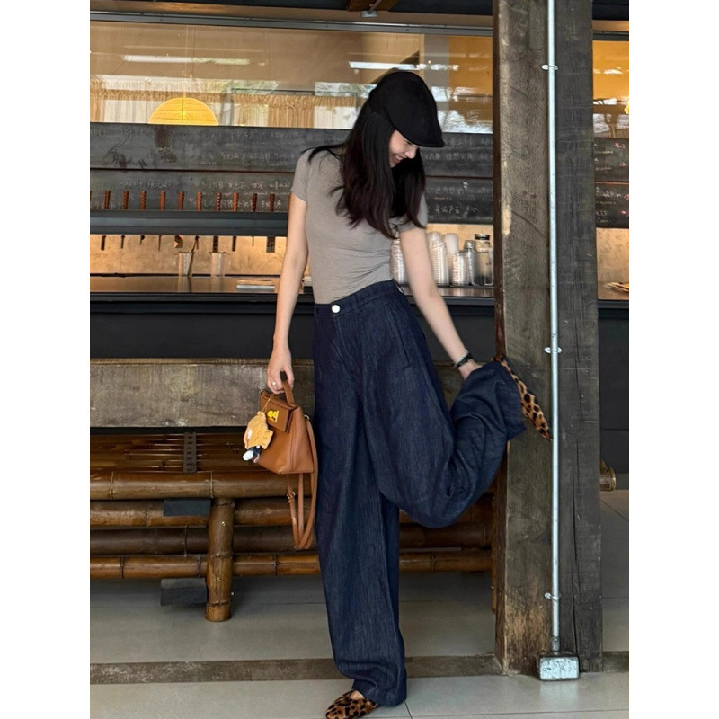 A Complete Set of High-End and Beautiful Summer Clothes with a Sense of Style, a Two-Piece Suit for Women with a T-Shirt and Denim Wide-Leg Pants
