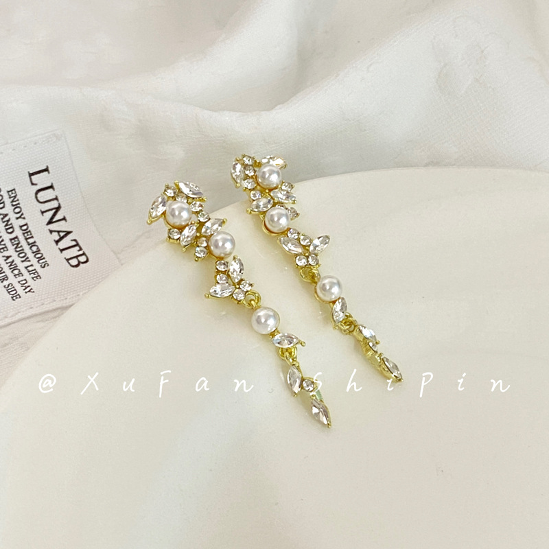 Minimalist Long Butterfly Pearl Niche Light Luxury Style High-end Fashion Exquisite Earrings_voghion.com