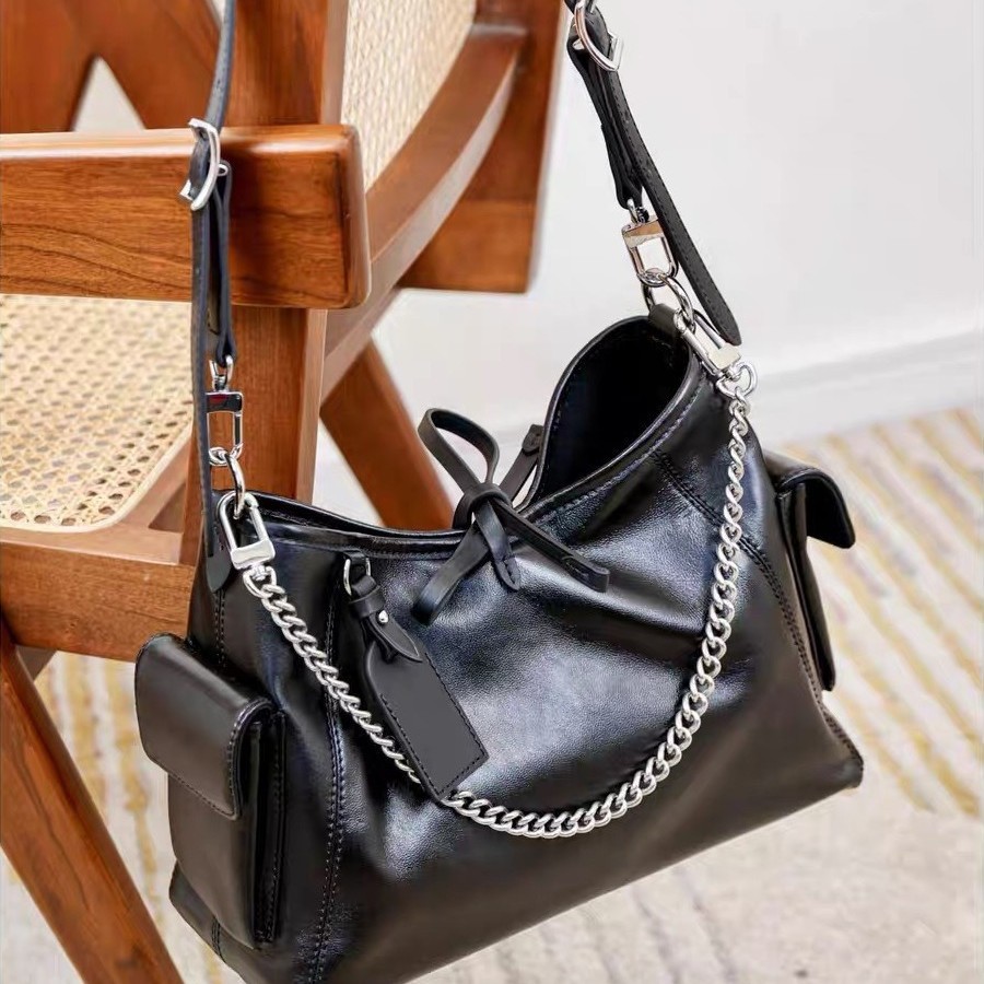 Bolso tote de alta gama y gran capacidad en los Estados unidos, mujer, otoño e invierno 2024, nueva moda, lleno de bolsos inclinados de un hombro para viajeros