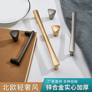 �������T���İ������l�\�Ͻ����������ɫ�p��Ь�����ǳ������