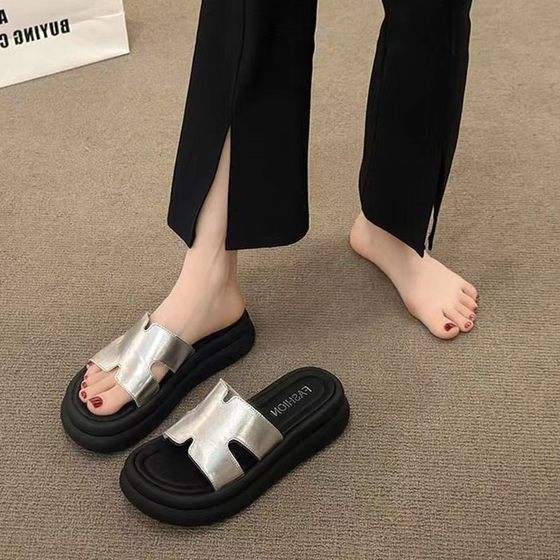 Slippers Women's 2025 Summer New Round-toe Thick-soled Increased Beach Sandals Fashionable One-word Slippers Women's Outer Wear Sandals