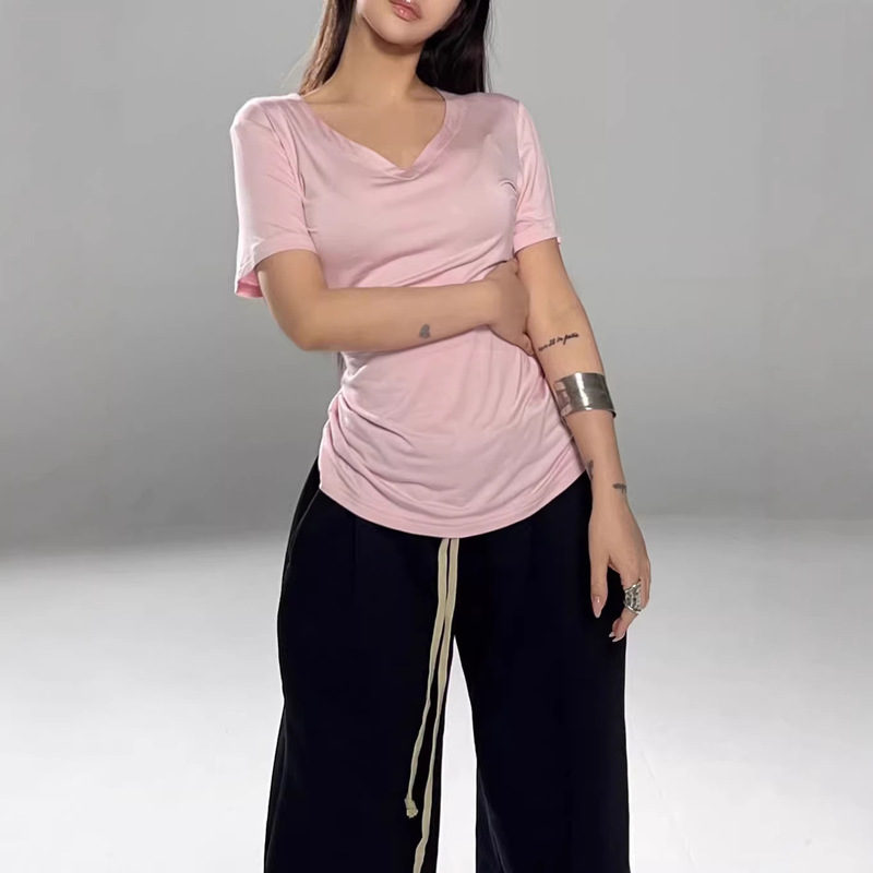 Clearance Sale: Black King Classic Versatile V-Neck Short-Sleeve T-Shirt for Women, Loose and Comfortable, Trendy Top for Layering or Wearing Alone Clearance Sale: Black King Classic Versatile V-Neck Short-Sleeve T-Shirt for Women, Loose and Comfortable, Trendy Top for Layering or Wearing Alone