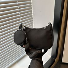 ͨ��朗l��ĸ���������r�������¿�s��ɫ���μ�����Ҹ��Ů��