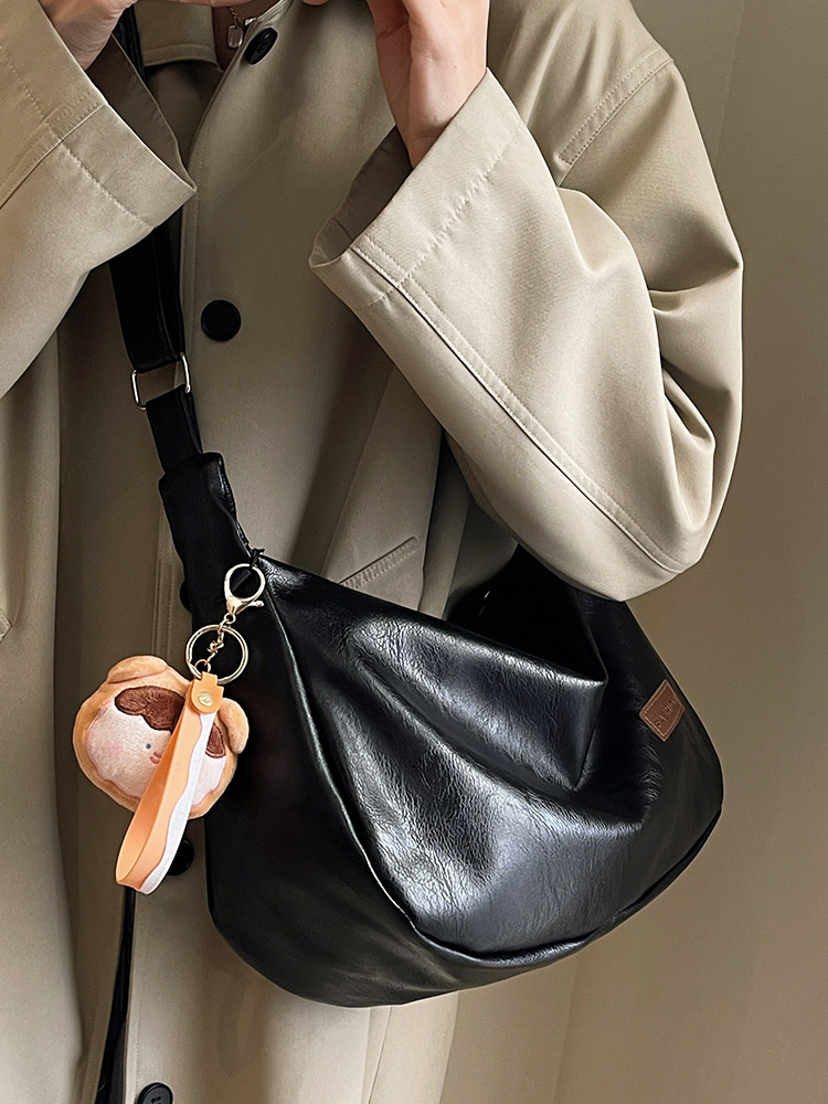 小衆腋の下包女2024新型秋冬ファッションレトロ餃子包高級感百合シングルショルダーバッグ