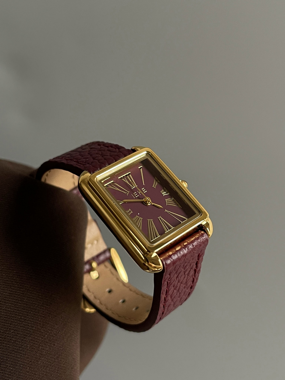 IEKEクロスボーダー小衆安可拉紅中古腕時計女性モデル個性軽豪華小型文字盤生放送プライベート女性時計