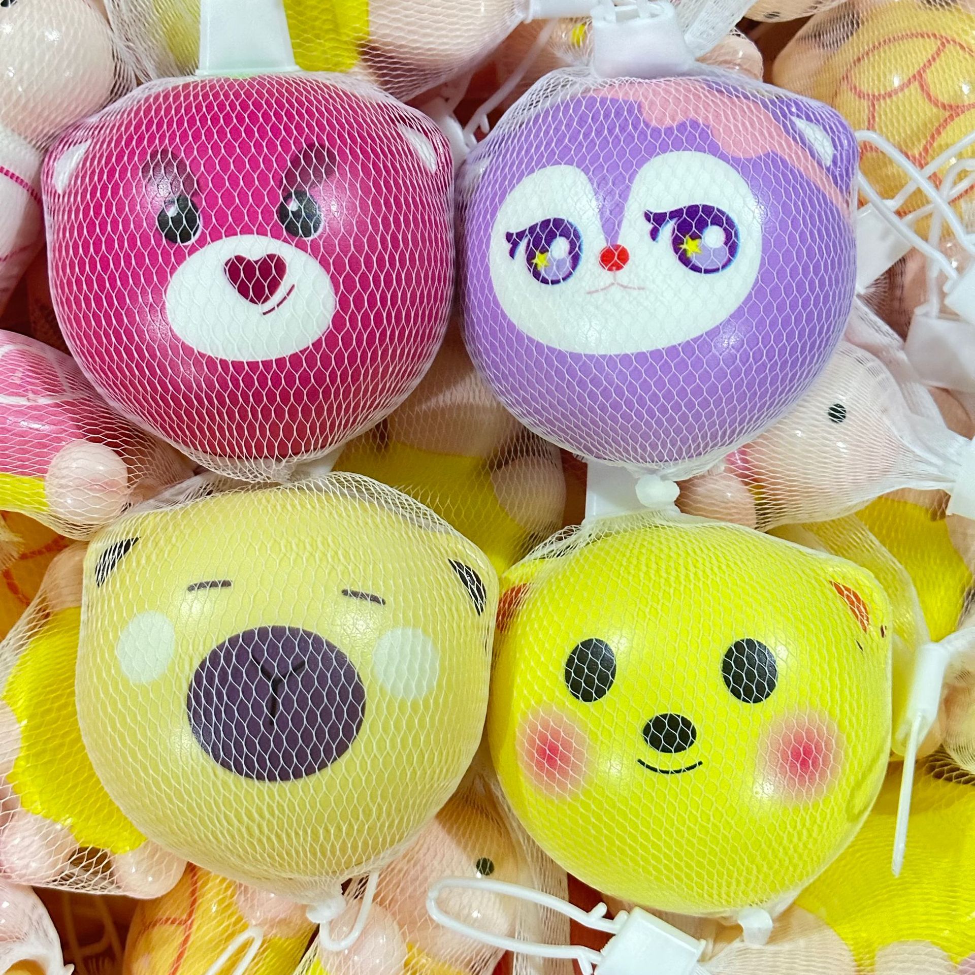 Rebote lento al por mayor pellizco pellizco bolsa de red descomprimir juguetes de fresa oso mantequilla osos muñecas de conejo púrpura adornos de animales